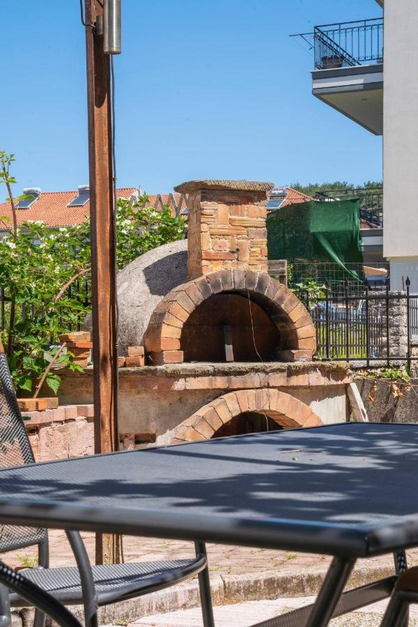 Secret Garden 76 Sq.M. Apartment Close To City Center Ioánnina Exteriör bild